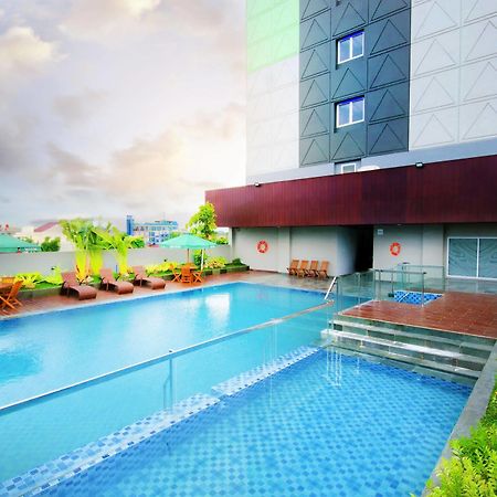 Ayola First Point Hotel Пеканбару Екстериор снимка