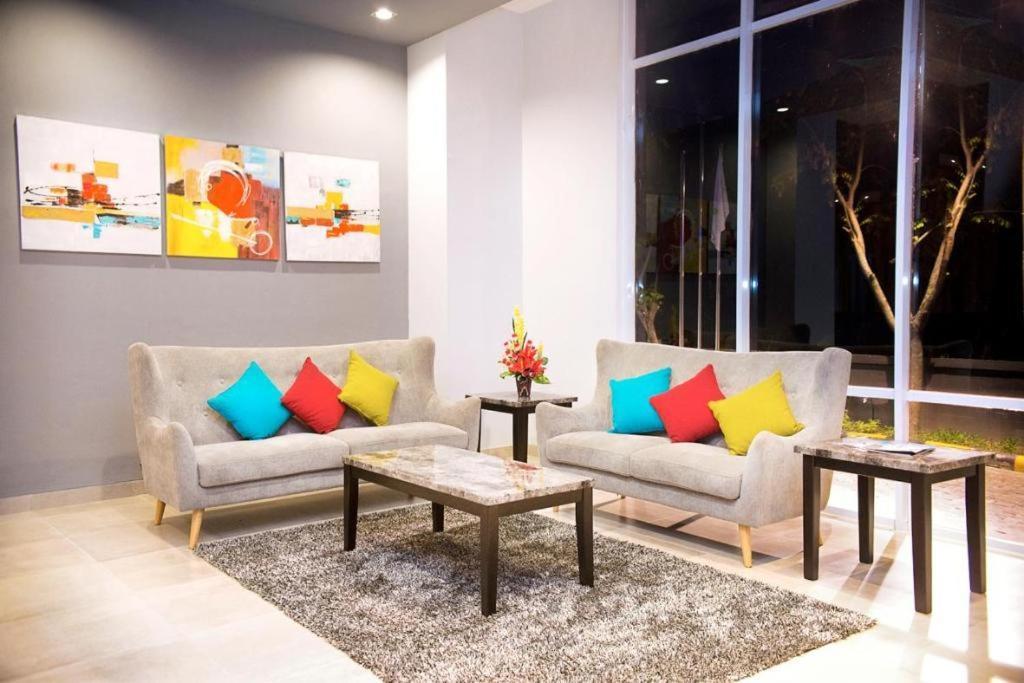 Ayola First Point Hotel Пеканбару Екстериор снимка