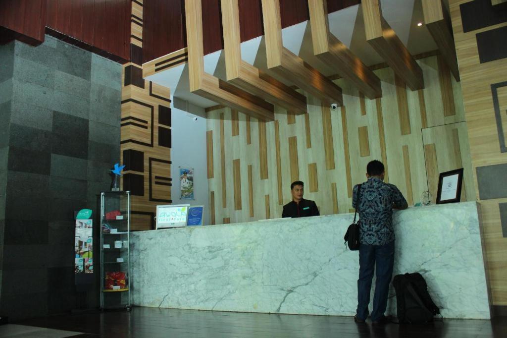 Ayola First Point Hotel Пеканбару Екстериор снимка