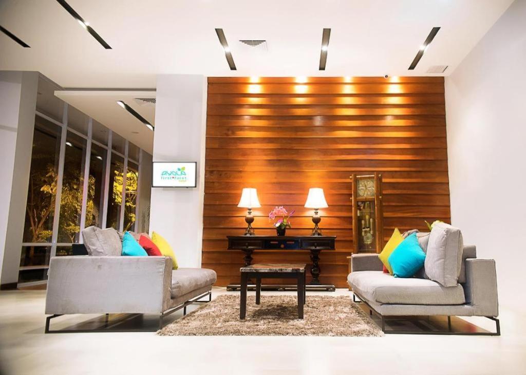 Ayola First Point Hotel Пеканбару Екстериор снимка
