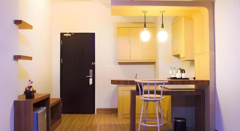 Ayola First Point Hotel Пеканбару Екстериор снимка