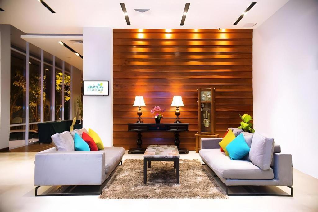 Ayola First Point Hotel Пеканбару Екстериор снимка