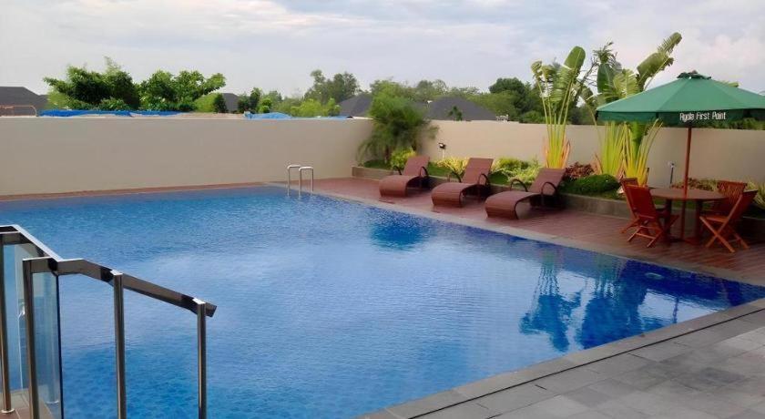 Ayola First Point Hotel Пеканбару Екстериор снимка