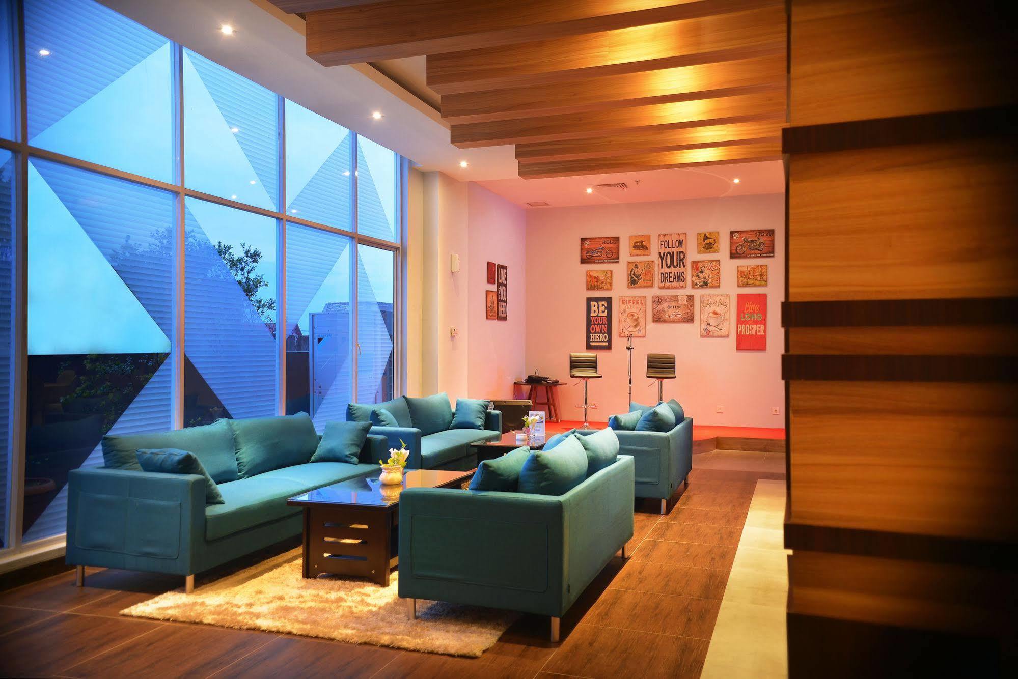 Ayola First Point Hotel Пеканбару Екстериор снимка